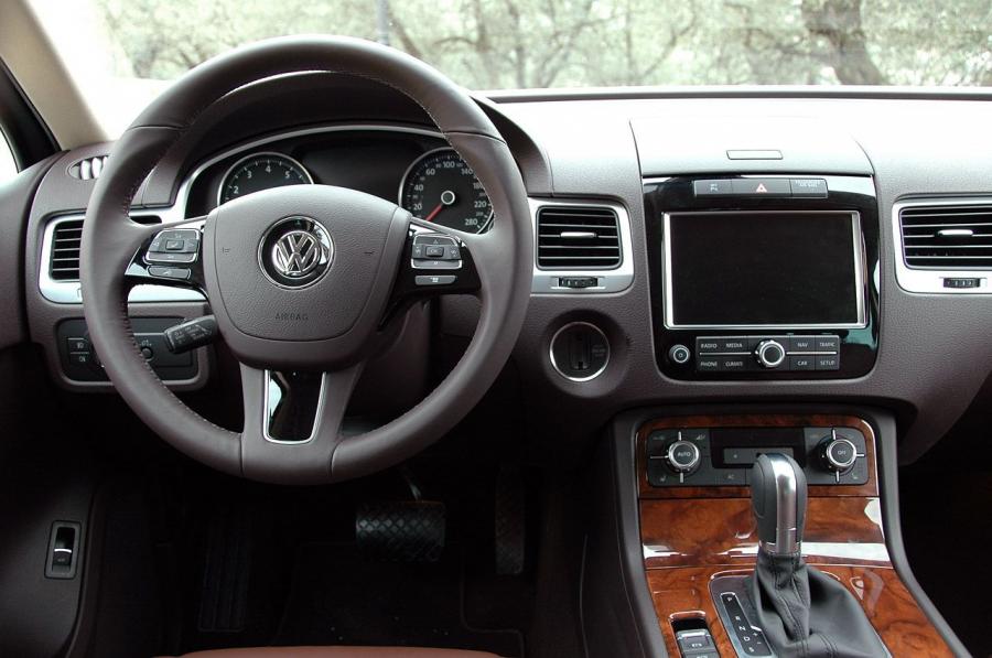  Volkswagen Touareg 2010 года  (фото 130 из 139)